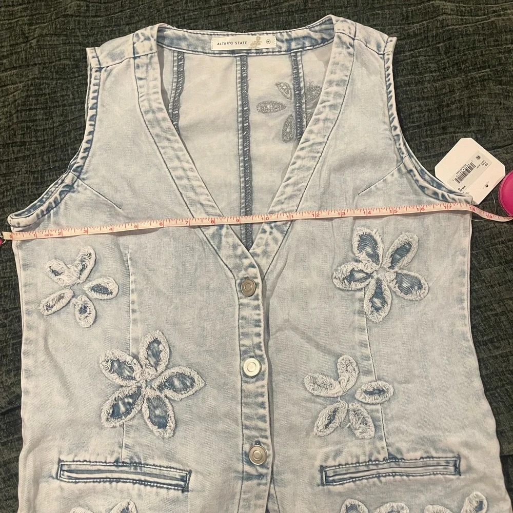 NWT Altar'd State Light Blue washed Denim Vest size M - Picture 9 of 11